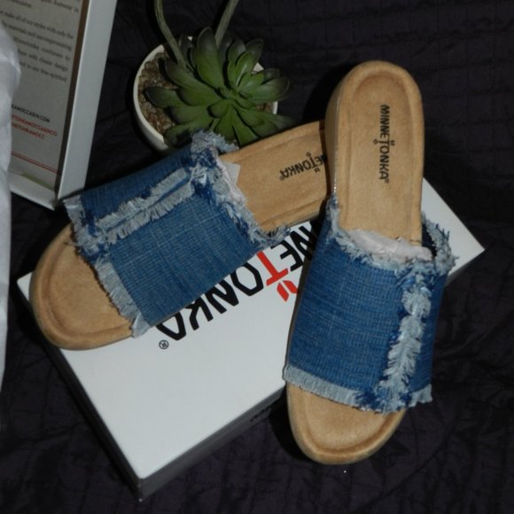 Minnetonka Wedge Sandal Frayed Blue Jean Comfort Slide in Sandal 🆕 Box📦⌚🏃🏻🚚 - Picture 2 of 11